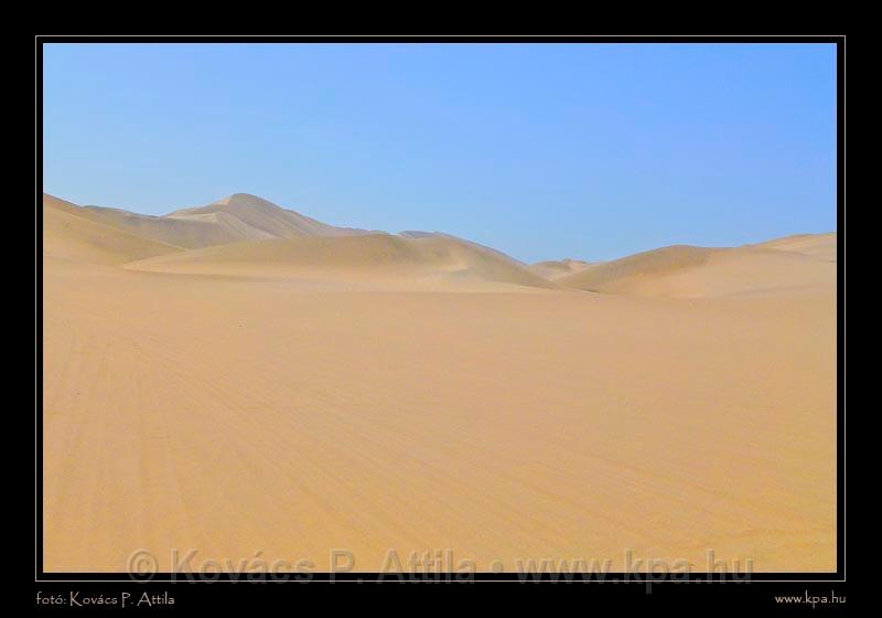 Huacachina Oasis Peru 07.jpg